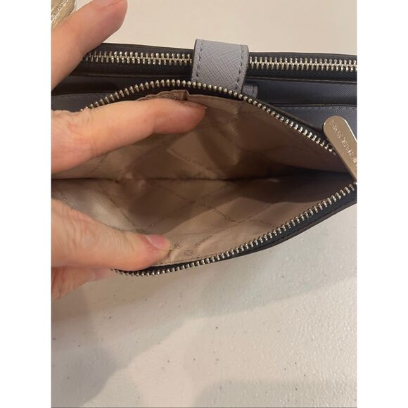Michael Kors Jet Set Travel Double Zip Phone Wristlet Wallet in blue signature l